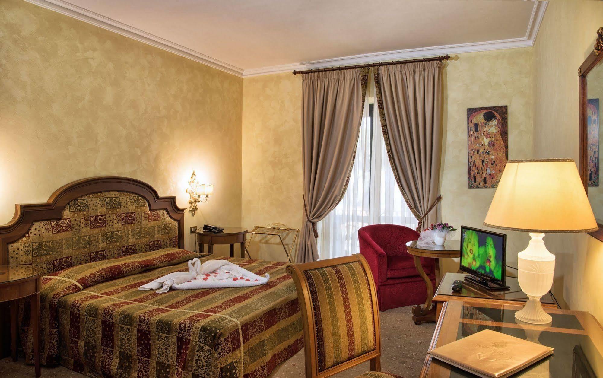 Grand Hotel Helio Cabala Marino Εξωτερικό φωτογραφία